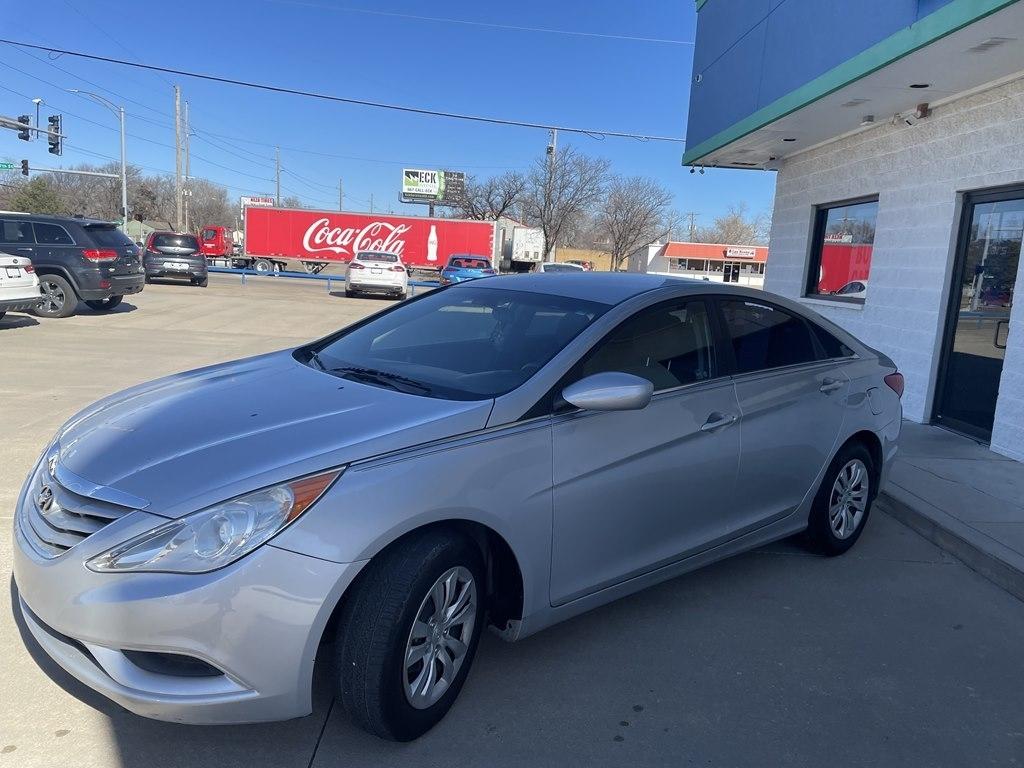 Hyundai Sonata 4dr Sdn 2.4L Man GLS 2011