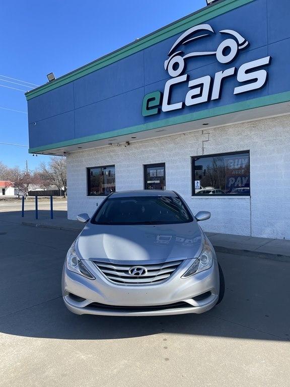 Hyundai Sonata 4dr Sdn 2.4L Man GLS 2011
