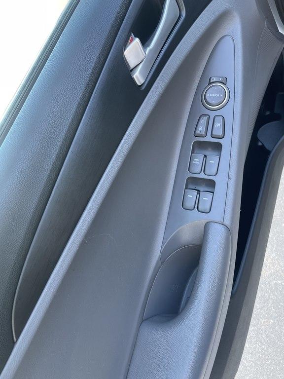 Hyundai Sonata 4dr Sdn 2.4L Man GLS 2011