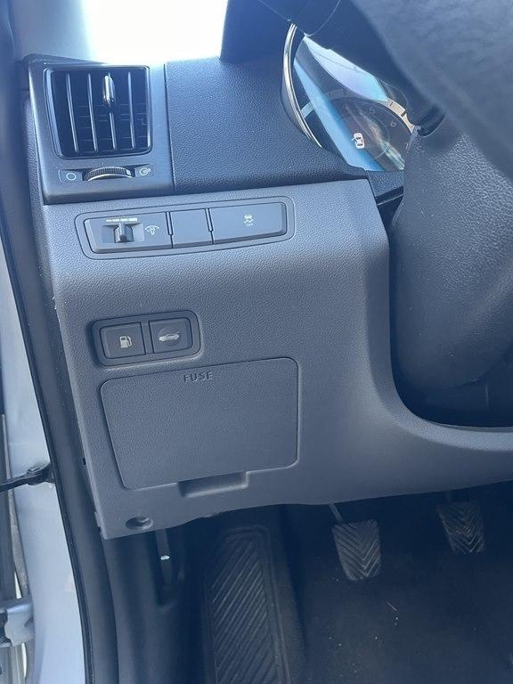 Hyundai Sonata 4dr Sdn 2.4L Man GLS 2011