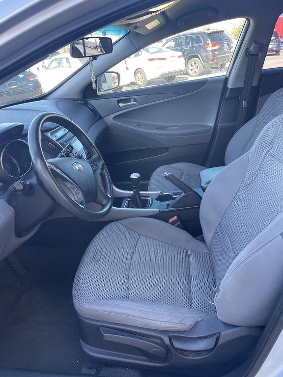 Hyundai Sonata 4dr Sdn 2.4L Man GLS 2011