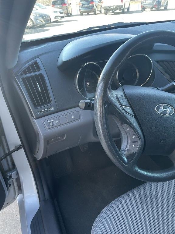 Hyundai Sonata 4dr Sdn 2.4L Man GLS 2011
