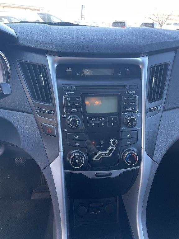 Hyundai Sonata 4dr Sdn 2.4L Man GLS 2011