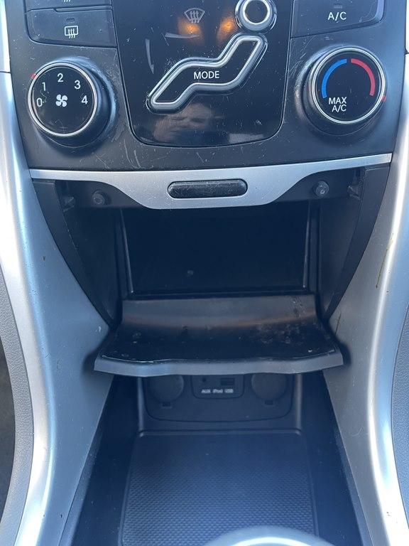 Hyundai Sonata 4dr Sdn 2.4L Man GLS 2011