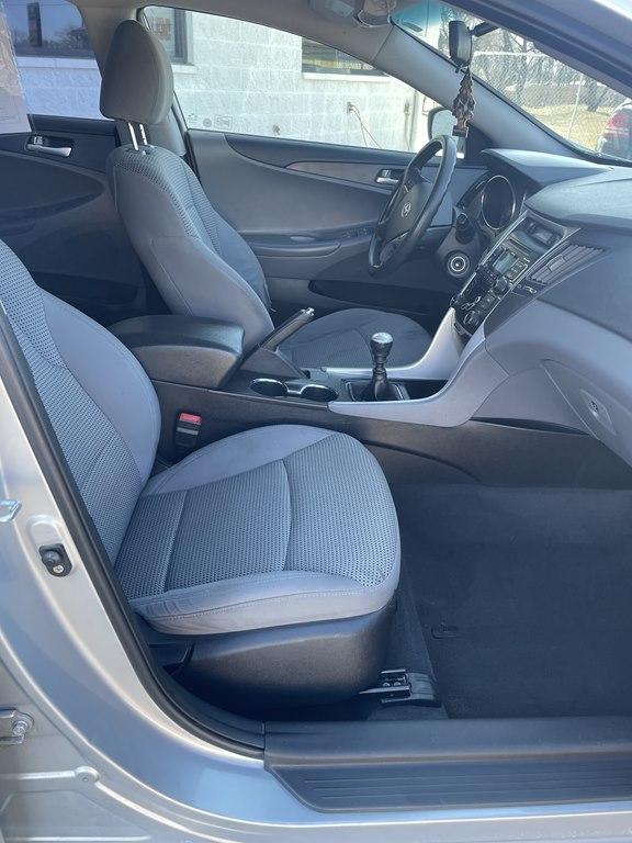 Hyundai Sonata 4dr Sdn 2.4L Man GLS 2011
