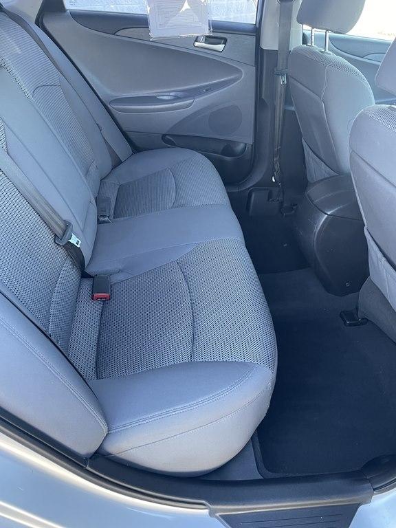 Hyundai Sonata 4dr Sdn 2.4L Man GLS 2011