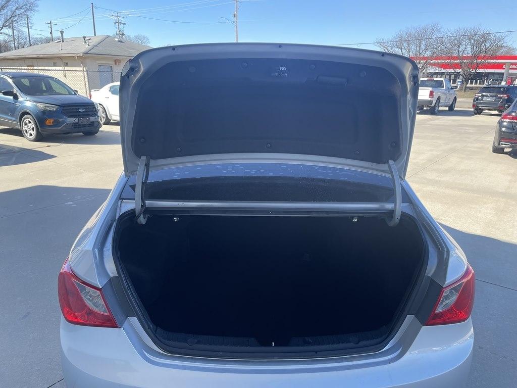 Hyundai Sonata 4dr Sdn 2.4L Man GLS 2011