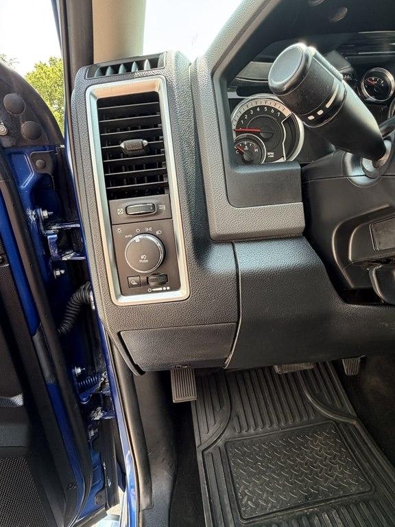 RAM 1500 2WD Crew Cab 140.5" Big Horn 2016