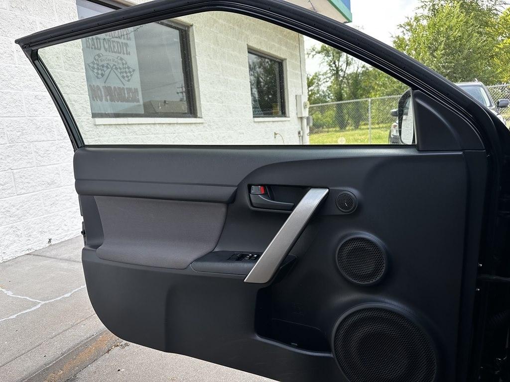 Scion tC 2dr HB Man (Natl) 2013