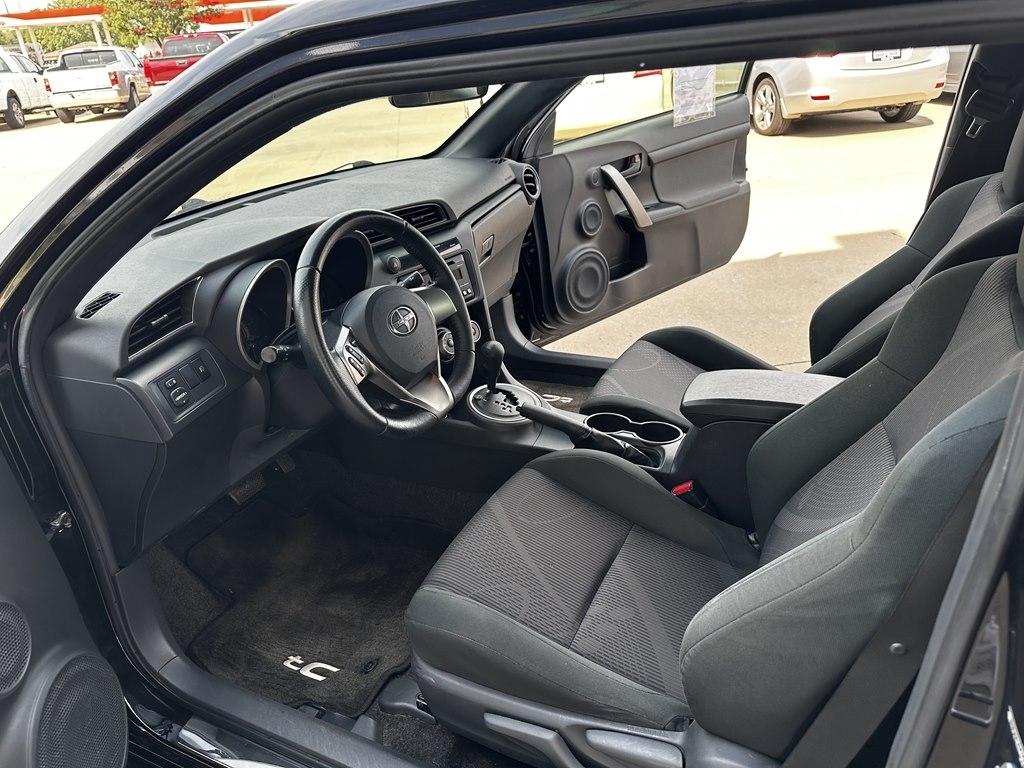 Scion tC 2dr HB Man (Natl) 2013