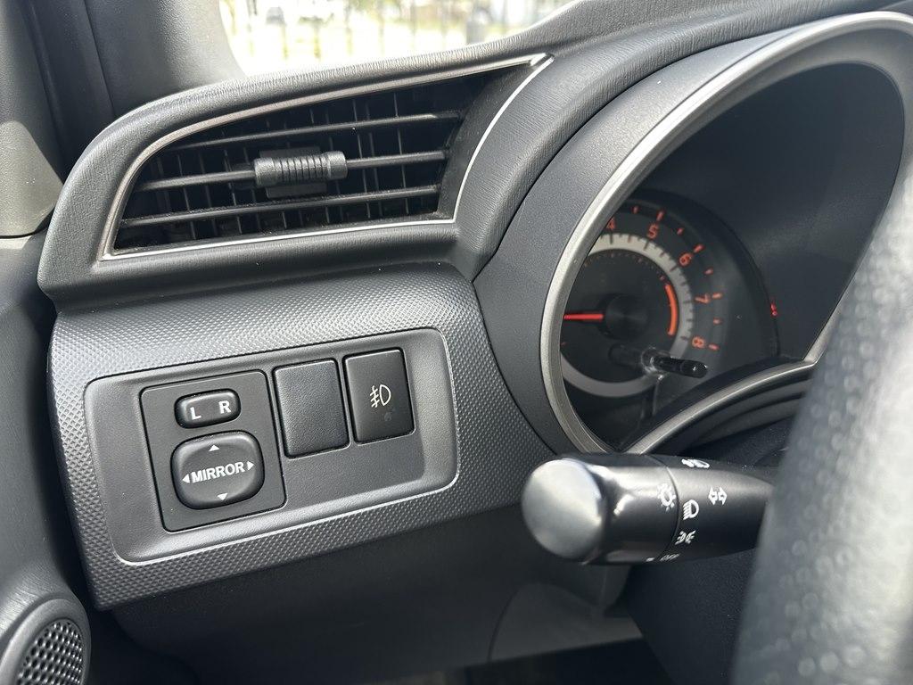 Scion tC 2dr HB Man (Natl) 2013