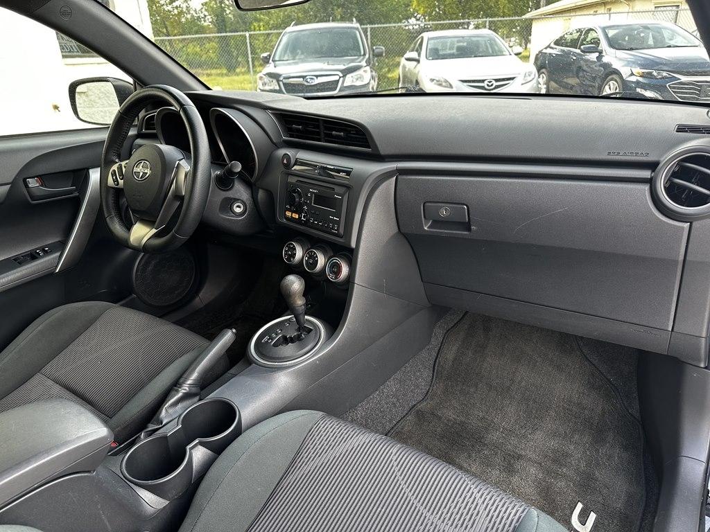 Scion tC 2dr HB Man (Natl) 2013