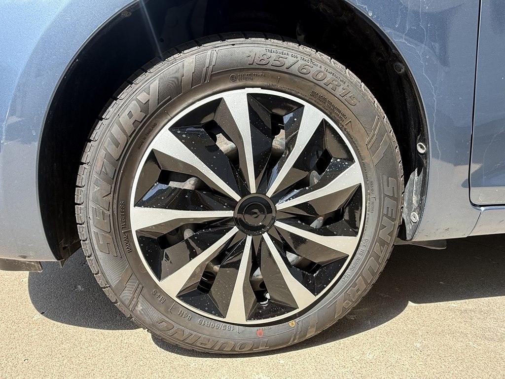 Toyota Yaris 4dr Sdn Auto (Natl) 2012