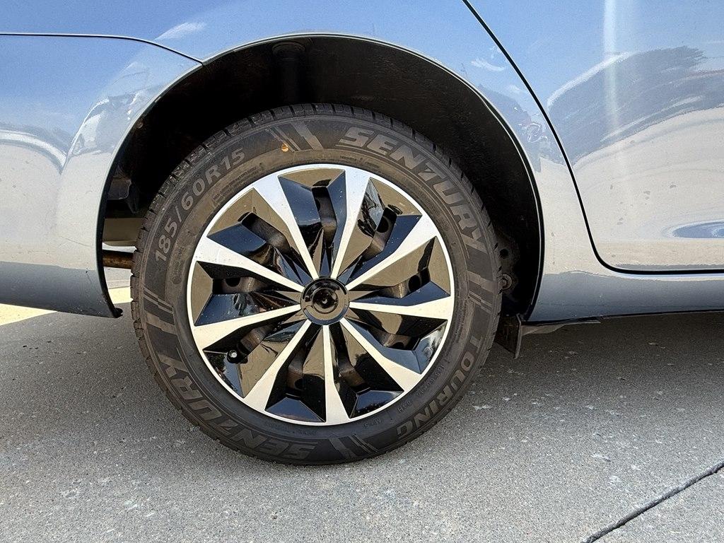 Toyota Yaris 4dr Sdn Auto (Natl) 2012
