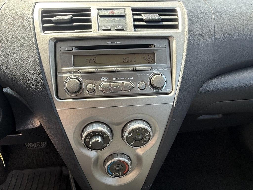 Toyota Yaris 4dr Sdn Auto (Natl) 2012