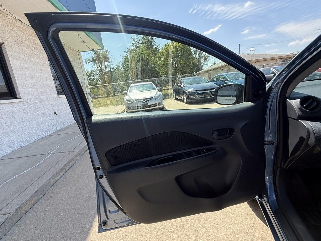 Toyota Yaris 4dr Sdn Auto (Natl) 2012