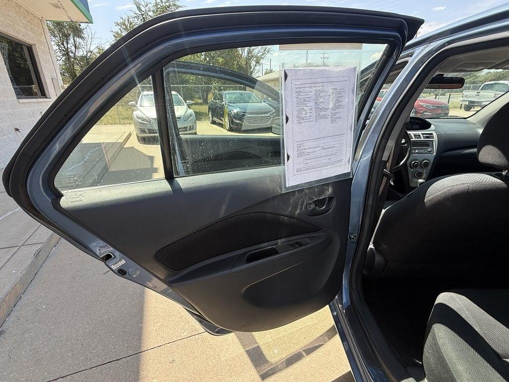 Toyota Yaris 4dr Sdn Auto (Natl) 2012