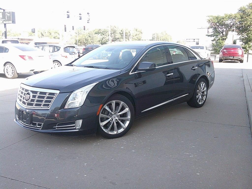 Cadillac XTS 4dr Sdn Luxury AWD 2013