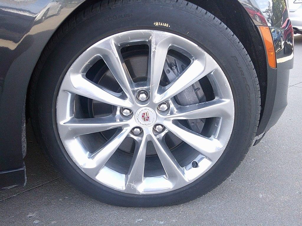 Cadillac XTS 4dr Sdn Luxury AWD 2013