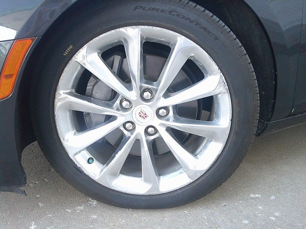 Cadillac XTS 4dr Sdn Luxury AWD 2013