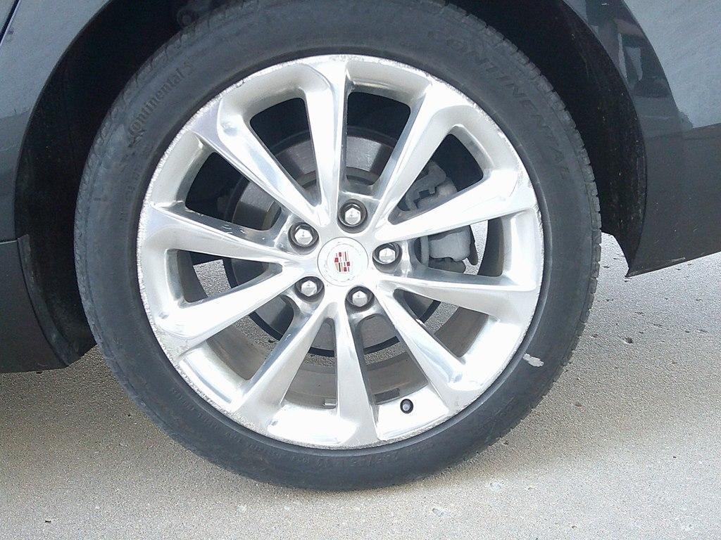 Cadillac XTS 4dr Sdn Luxury AWD 2013