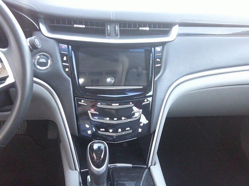 Cadillac XTS 4dr Sdn Luxury AWD 2013
