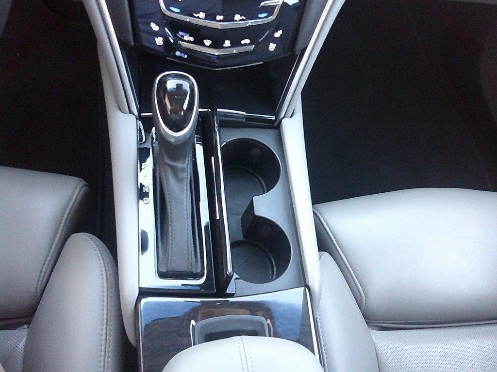 Cadillac XTS 4dr Sdn Luxury AWD 2013