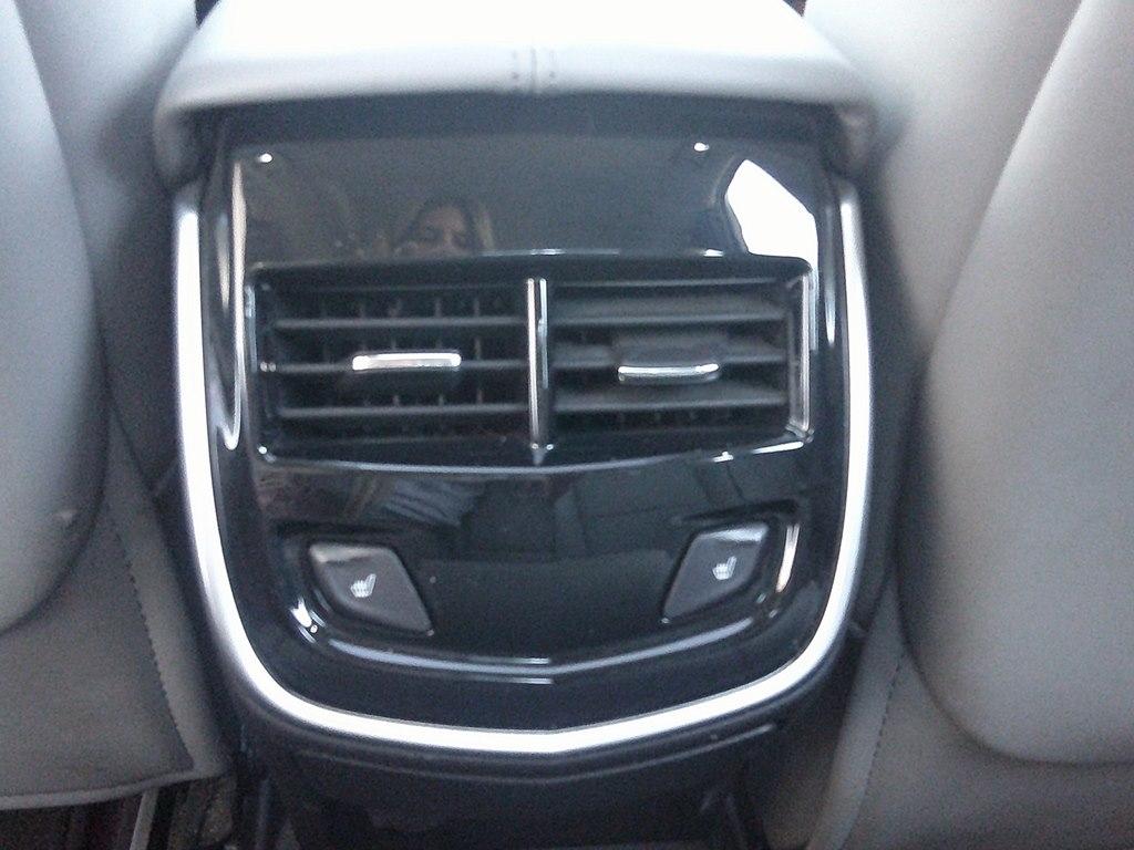 Cadillac XTS 4dr Sdn Luxury AWD 2013