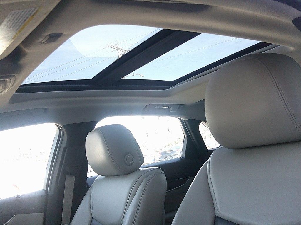 Cadillac XTS 4dr Sdn Luxury AWD 2013