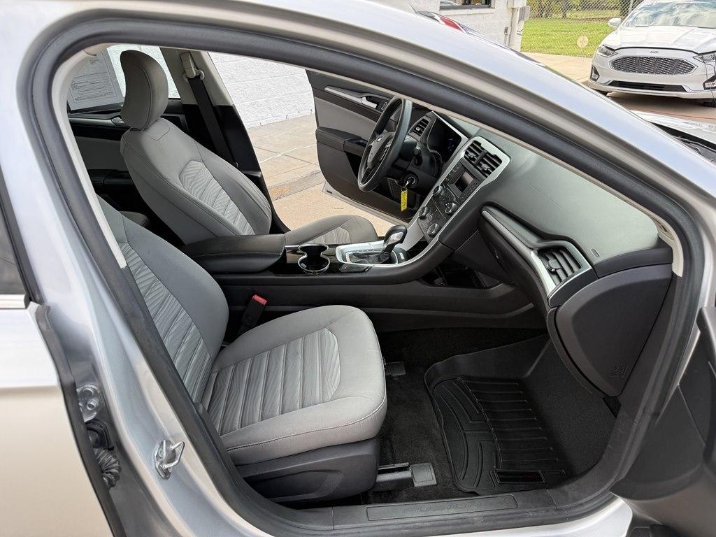 Ford Fusion 4dr Sdn S FWD 2016