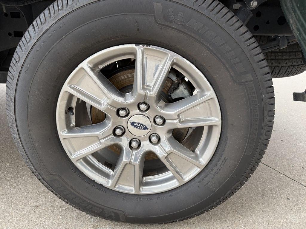 Ford F-150 4WD SuperCrew 145" Lariat 2015