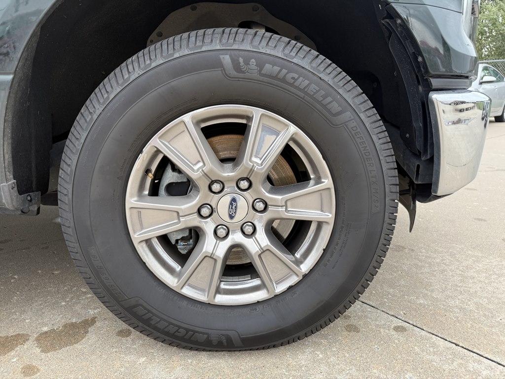 Ford F-150 4WD SuperCrew 145" Lariat 2015