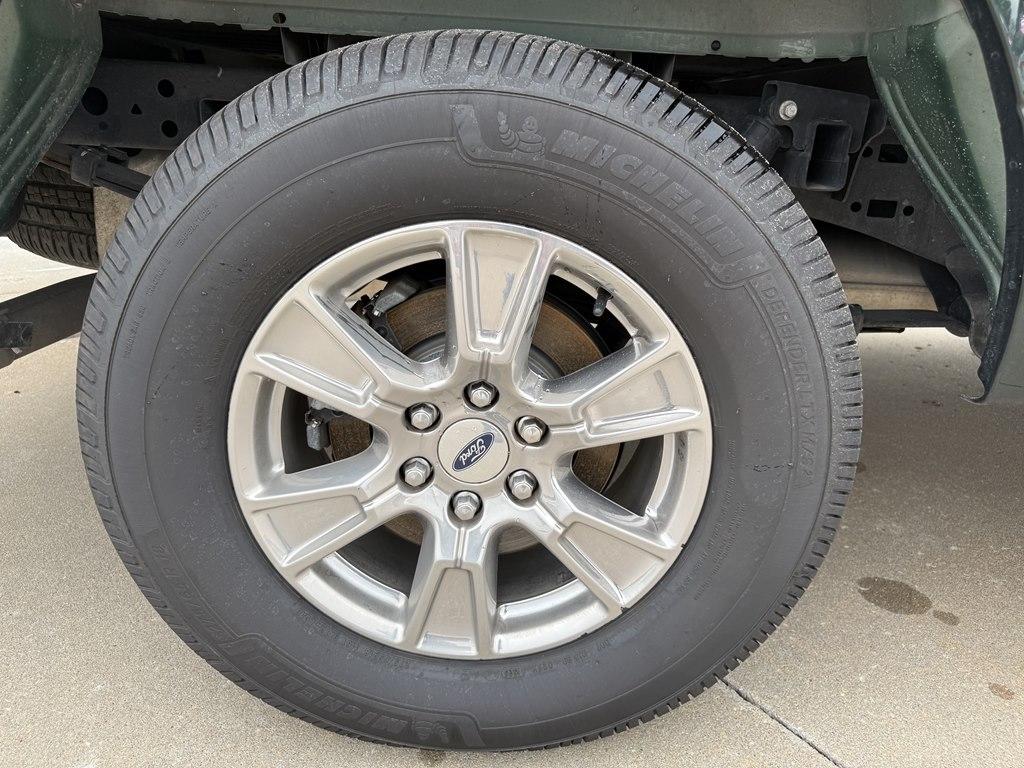 Ford F-150 4WD SuperCrew 145" Lariat 2015