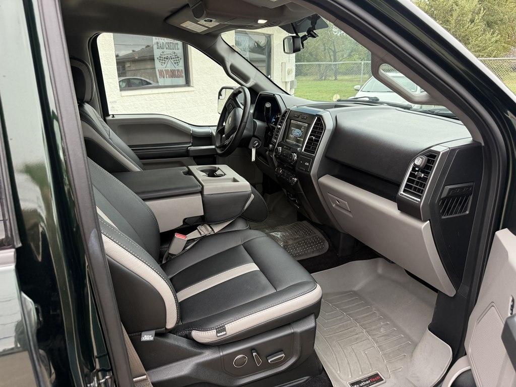 Ford F-150 4WD SuperCrew 145" Lariat 2015