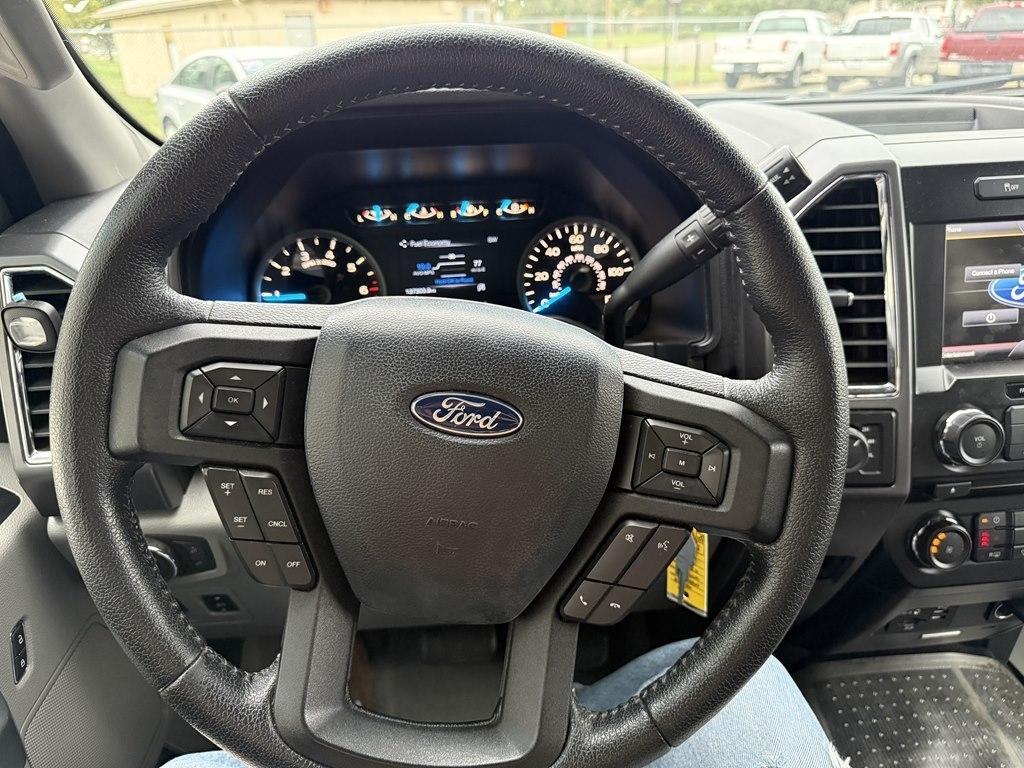 Ford F-150 4WD SuperCrew 145" Lariat 2015