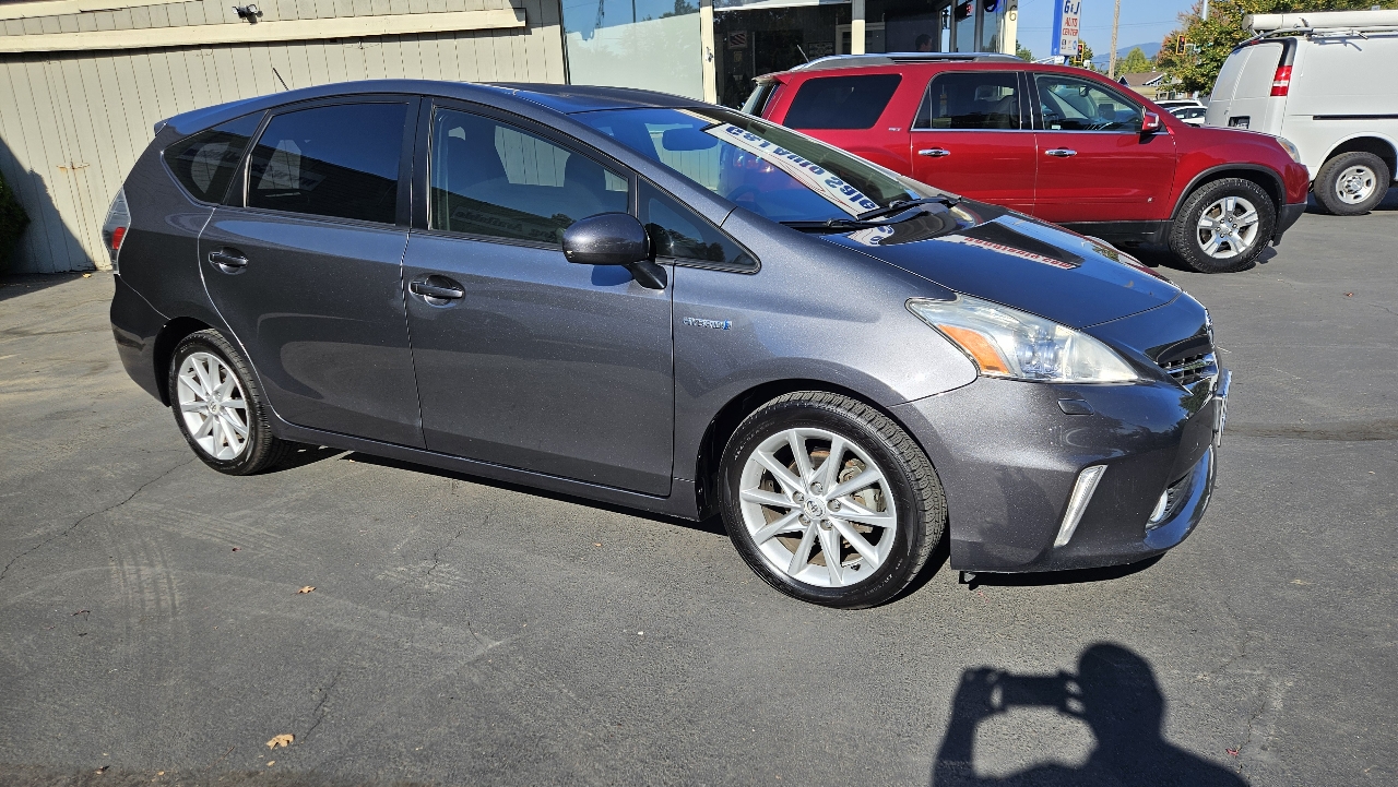 2012 Toyota Prius V Five photo 6