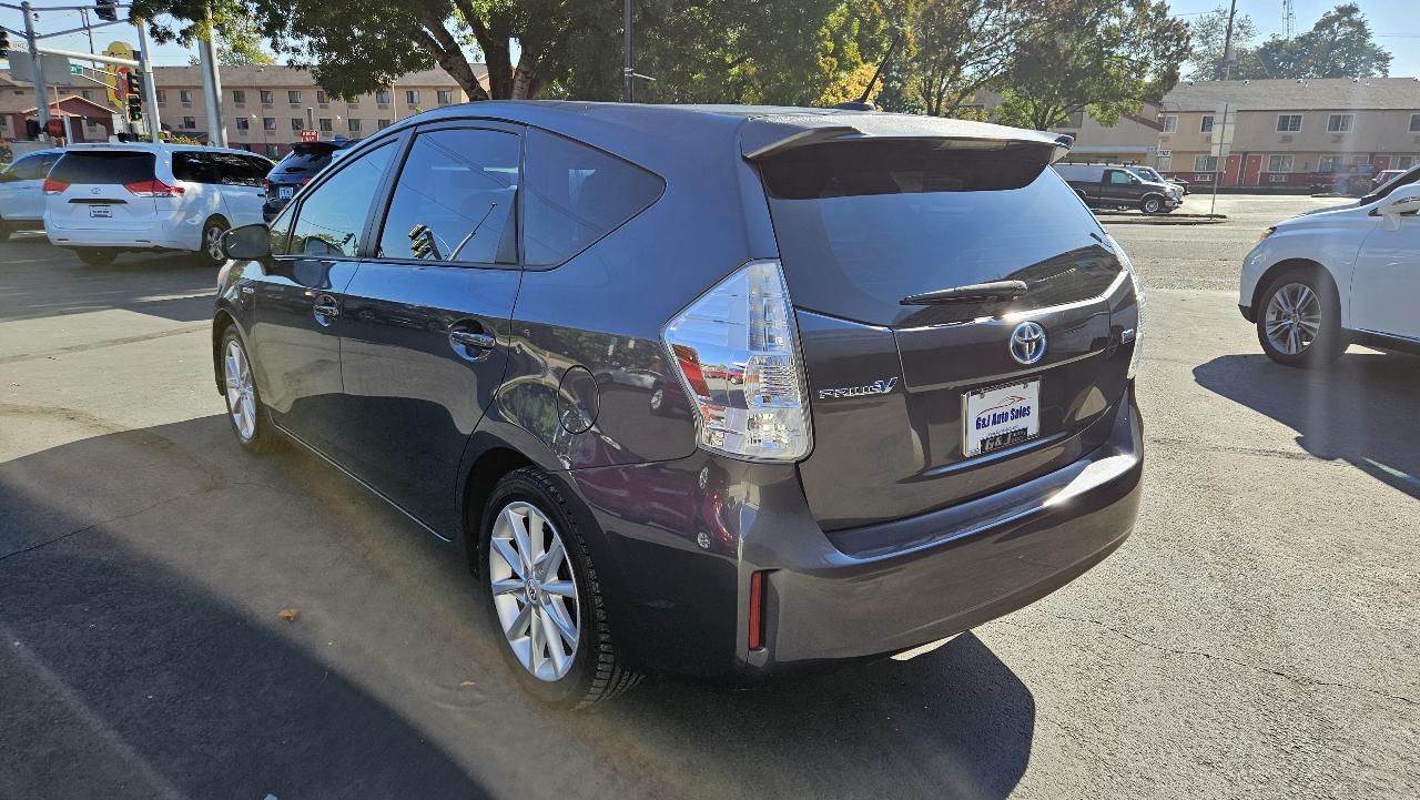 2012 Toyota Prius V Five photo 11
