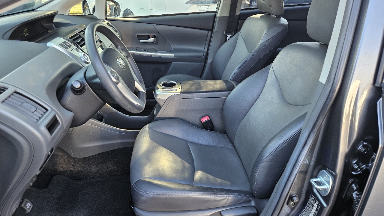 2012 Toyota Prius V Five photo 13
