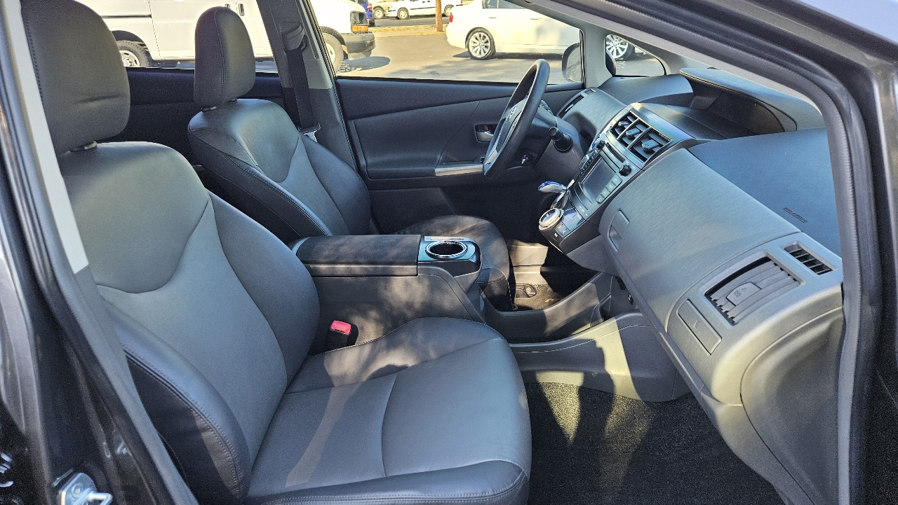 2012 Toyota Prius V Five photo 14