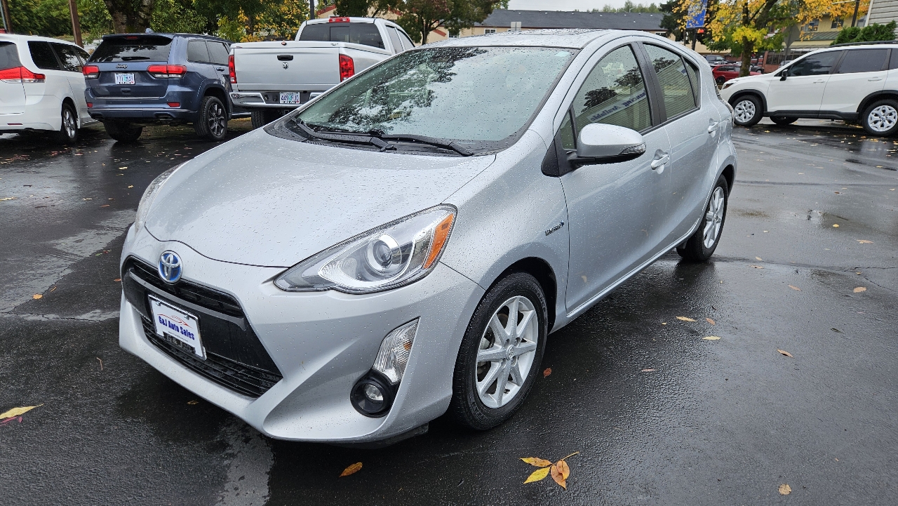 2015 Toyota Prius C Four photo 2