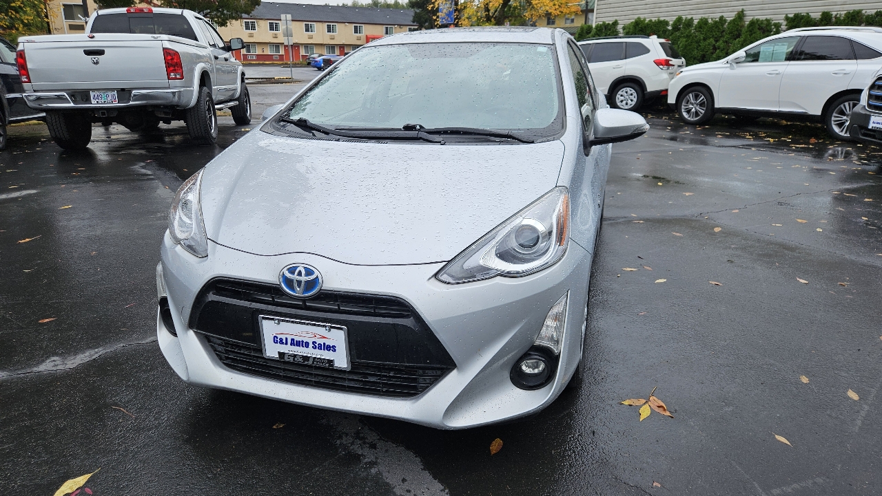 2015 Toyota Prius C Four photo 3