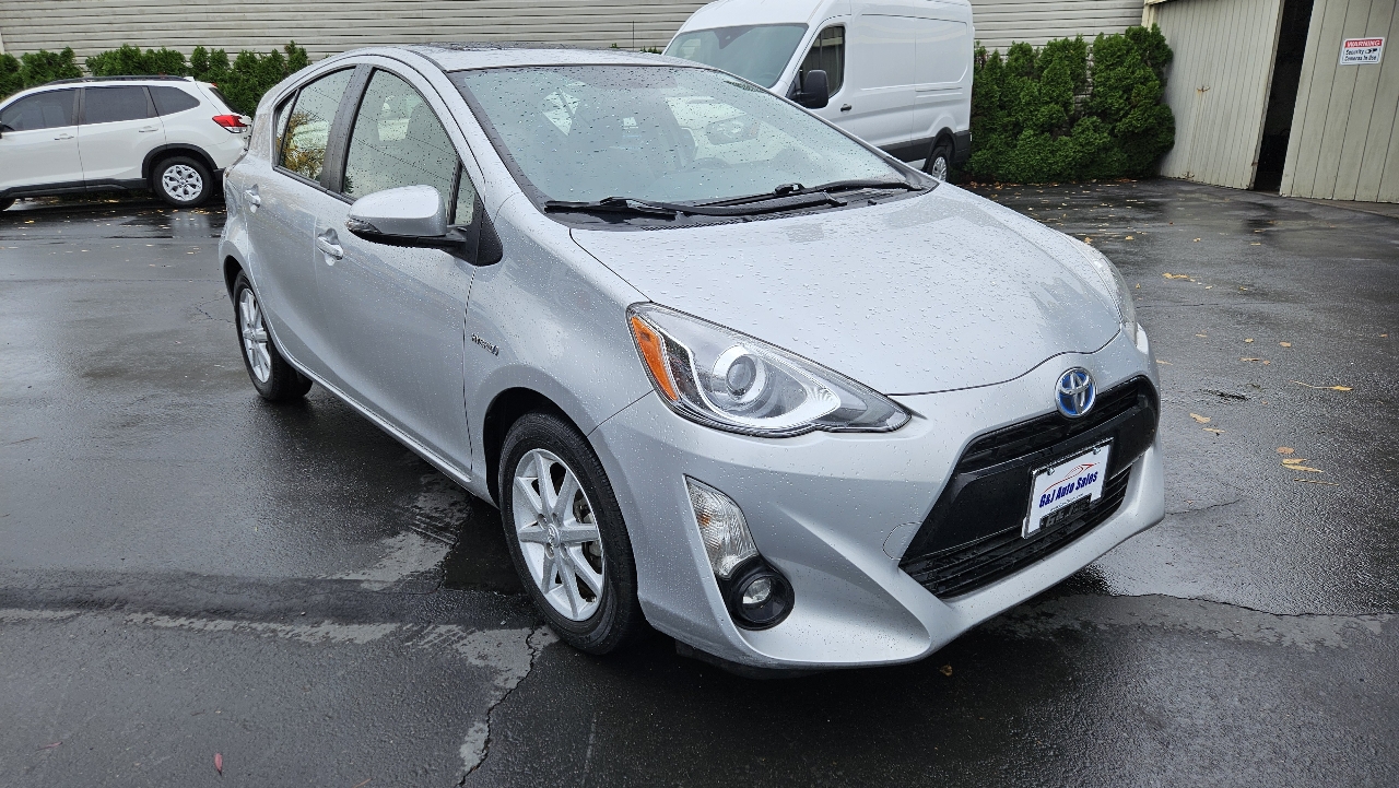 2015 Toyota Prius C Four photo 6