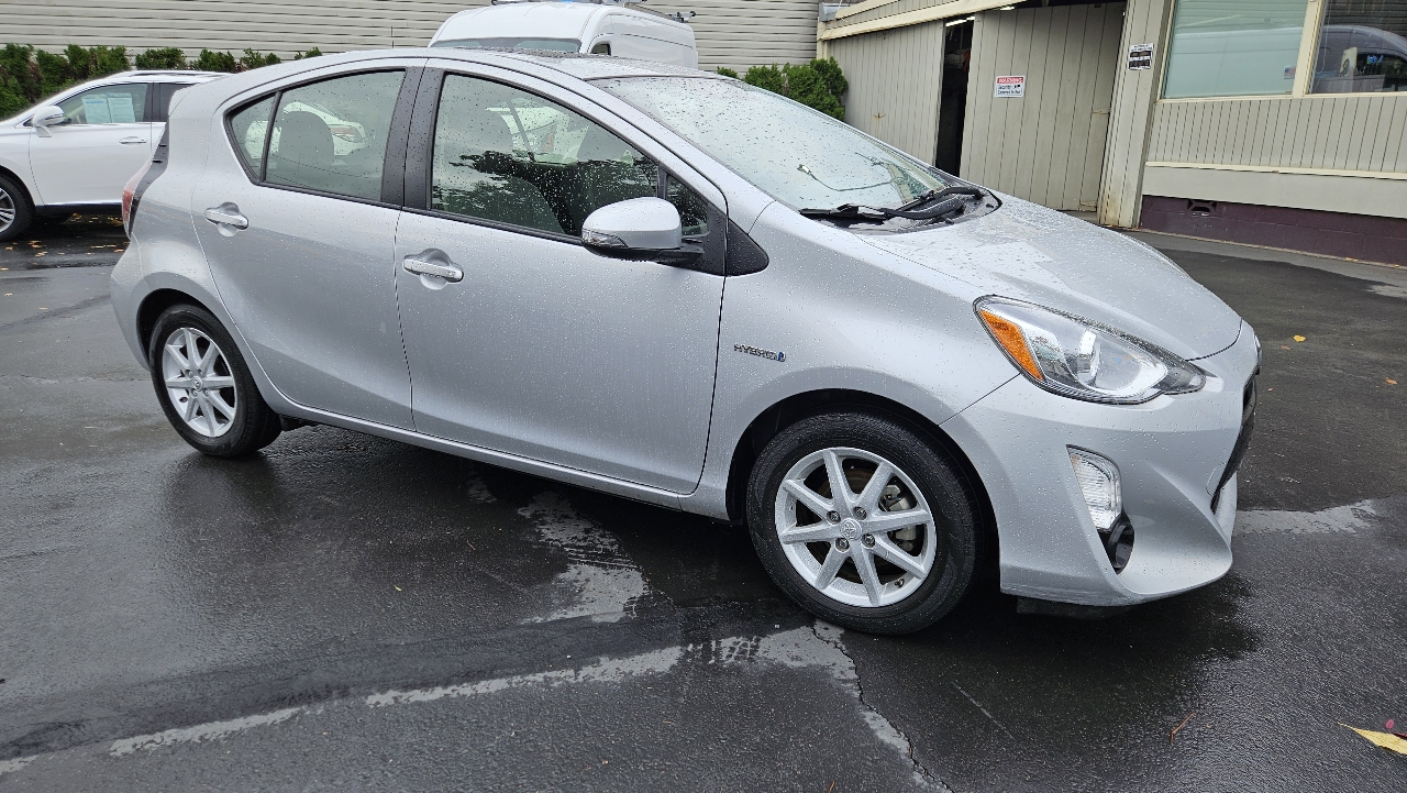 2015 Toyota Prius C Four photo 7