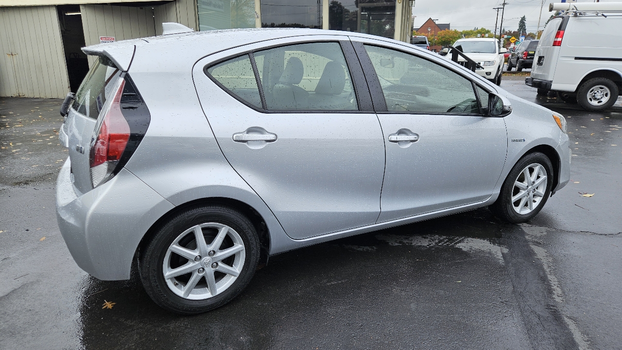 2015 Toyota Prius C Four photo 8