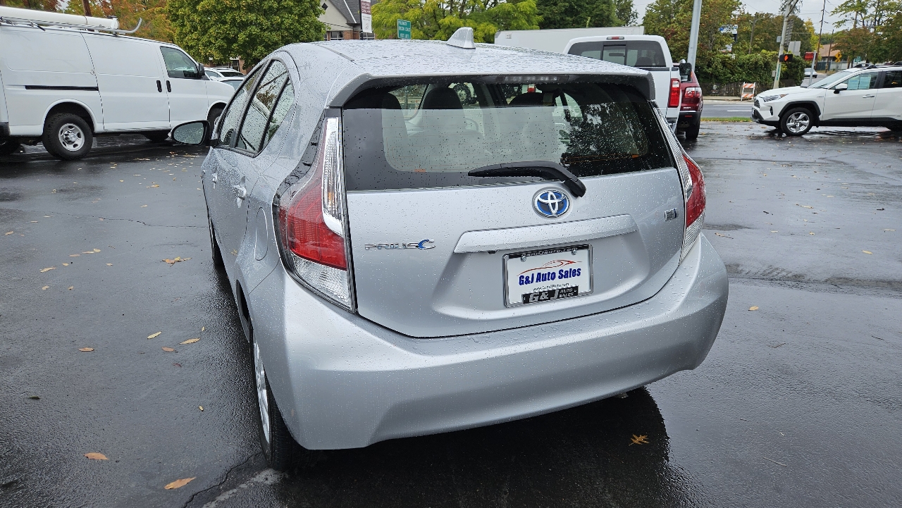 2015 Toyota Prius C Four photo 11