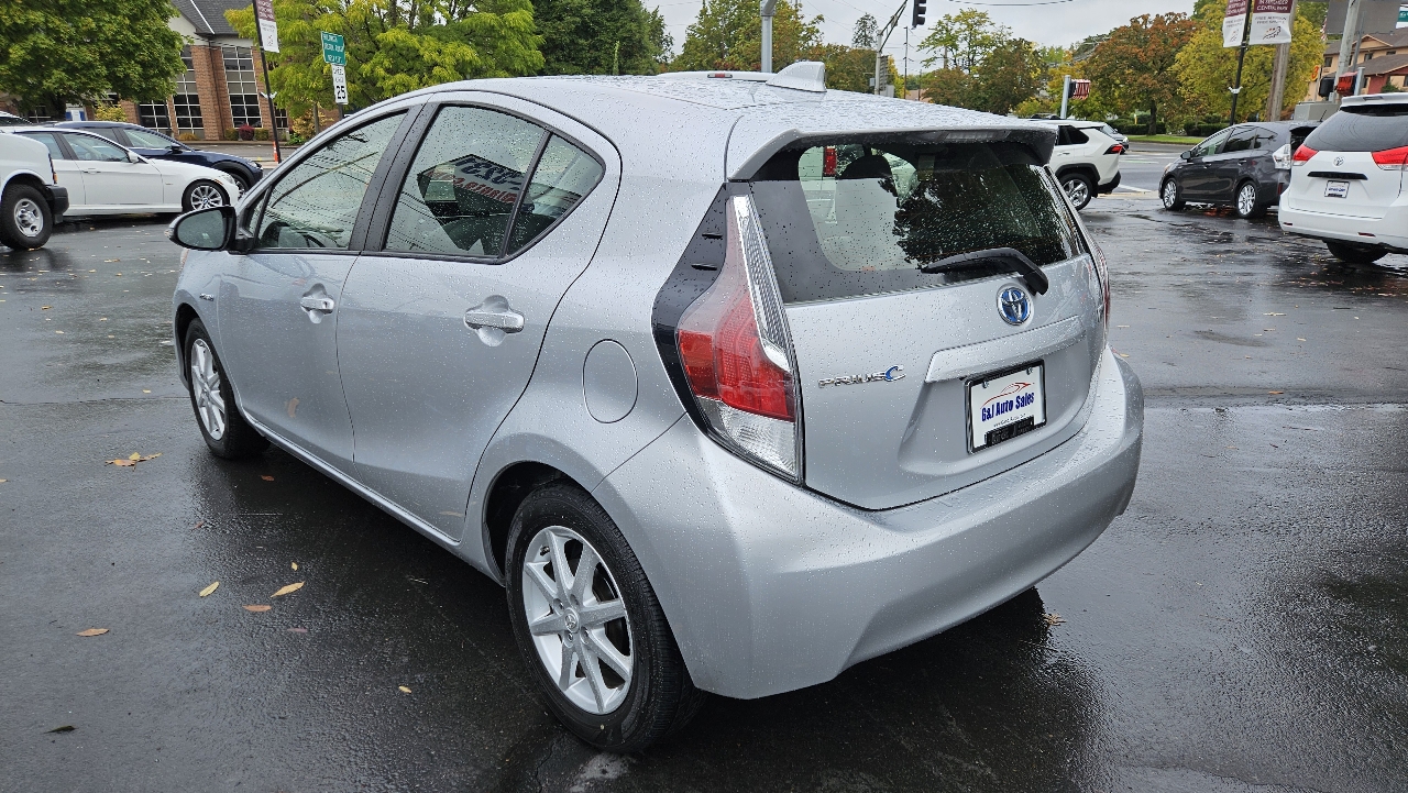 2015 Toyota Prius C Four photo 12