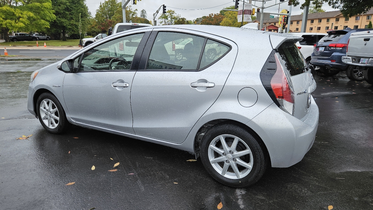 2015 Toyota Prius C Four photo 13