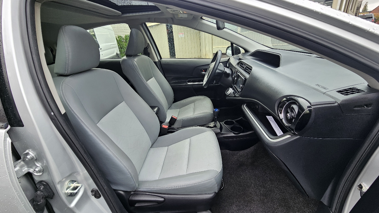 2015 Toyota Prius C Four photo 16