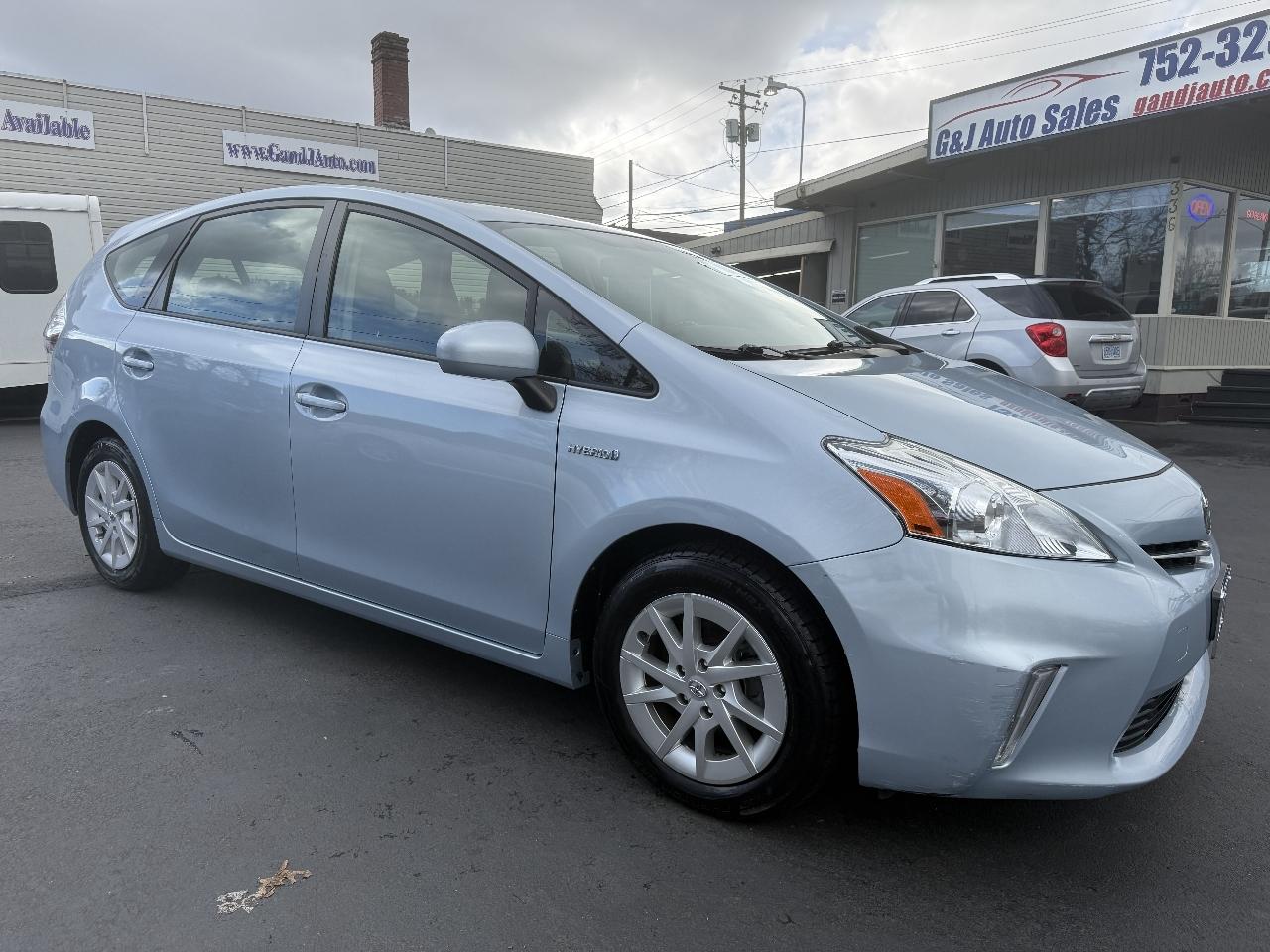 Toyota Prius V Two 2014