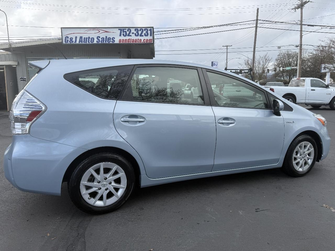 Toyota Prius V Two 2014